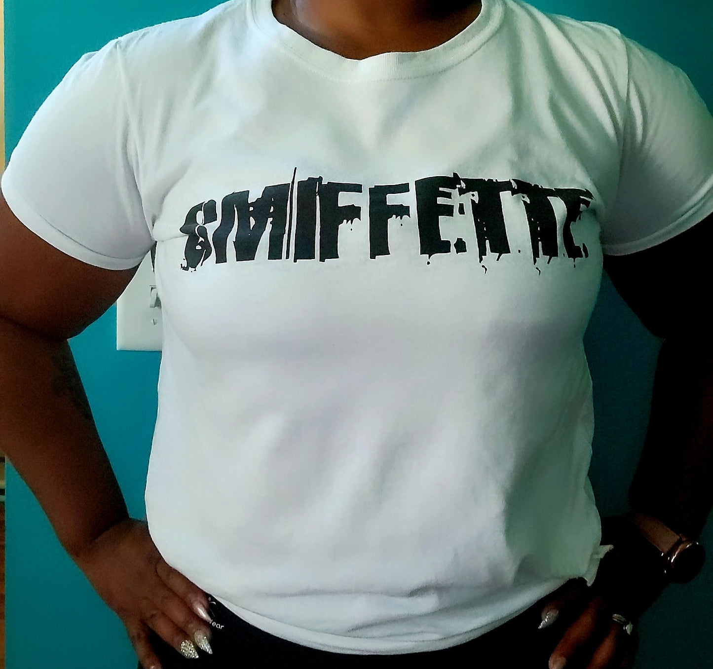 SMIFFETTE Graphic Logo Tee (Curvy+)